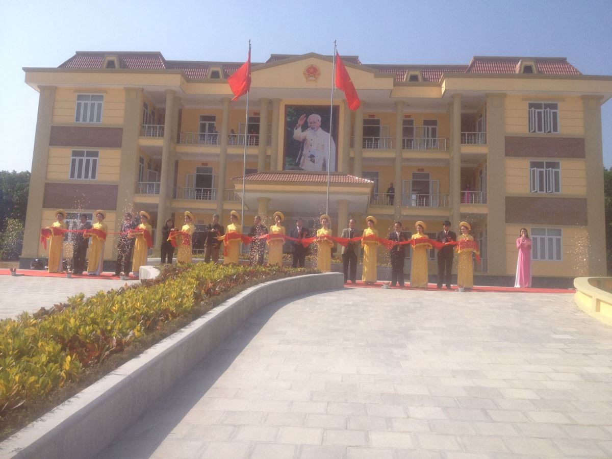Trụ sở hành chính và trung tâm văn hóa xã Yên Lâm