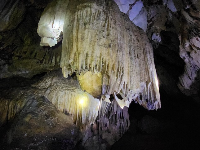 Khám phá hang động mới được phát hiện có thạch nhũ siêu đẹp ở Thanh Hóa ảnh 5