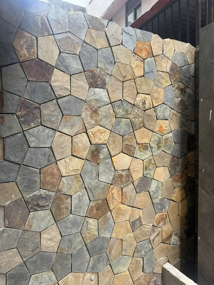 Đá đa sắc cắt ngũ giác ốp trang trí